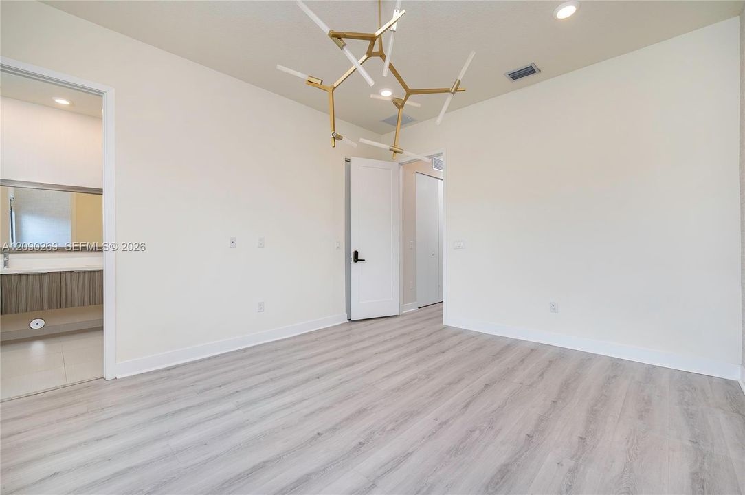En Venta: $679,000 (4 camas, 3 baños, 1812 Pies cuadrados)