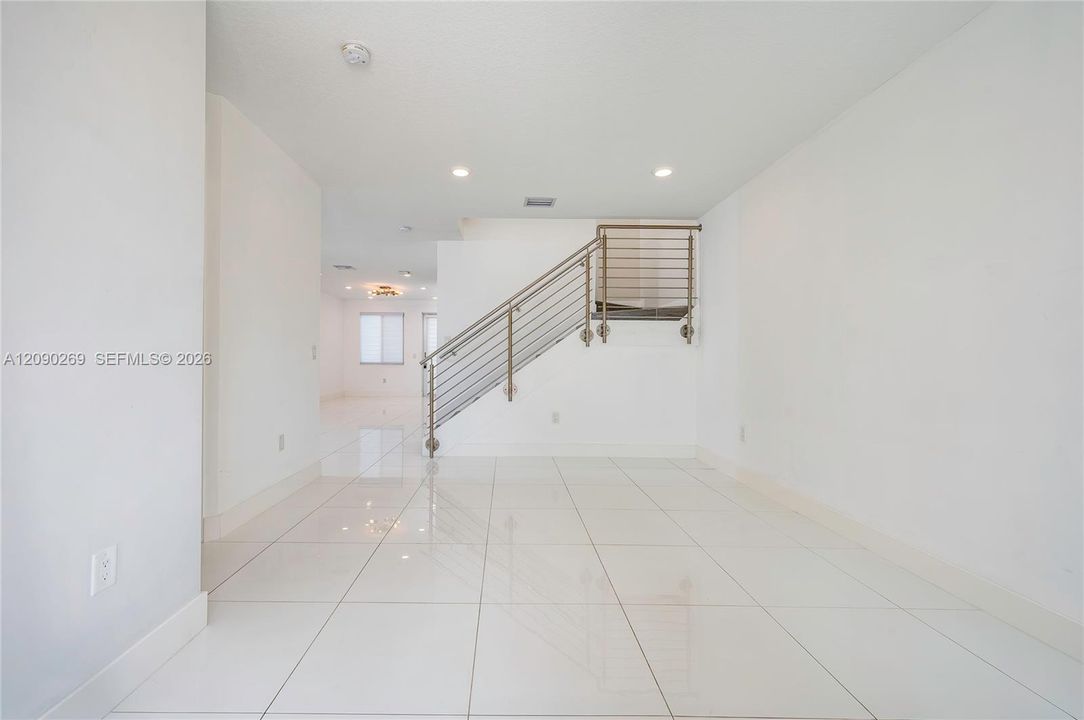 En Venta: $679,000 (4 camas, 3 baños, 1812 Pies cuadrados)
