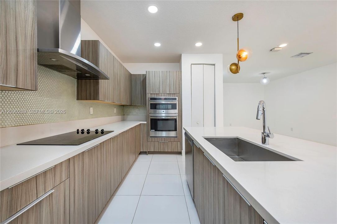 En Venta: $679,000 (4 camas, 3 baños, 1812 Pies cuadrados)