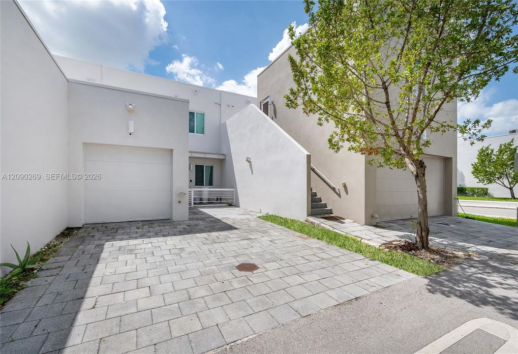 En Venta: $679,000 (4 camas, 3 baños, 1812 Pies cuadrados)