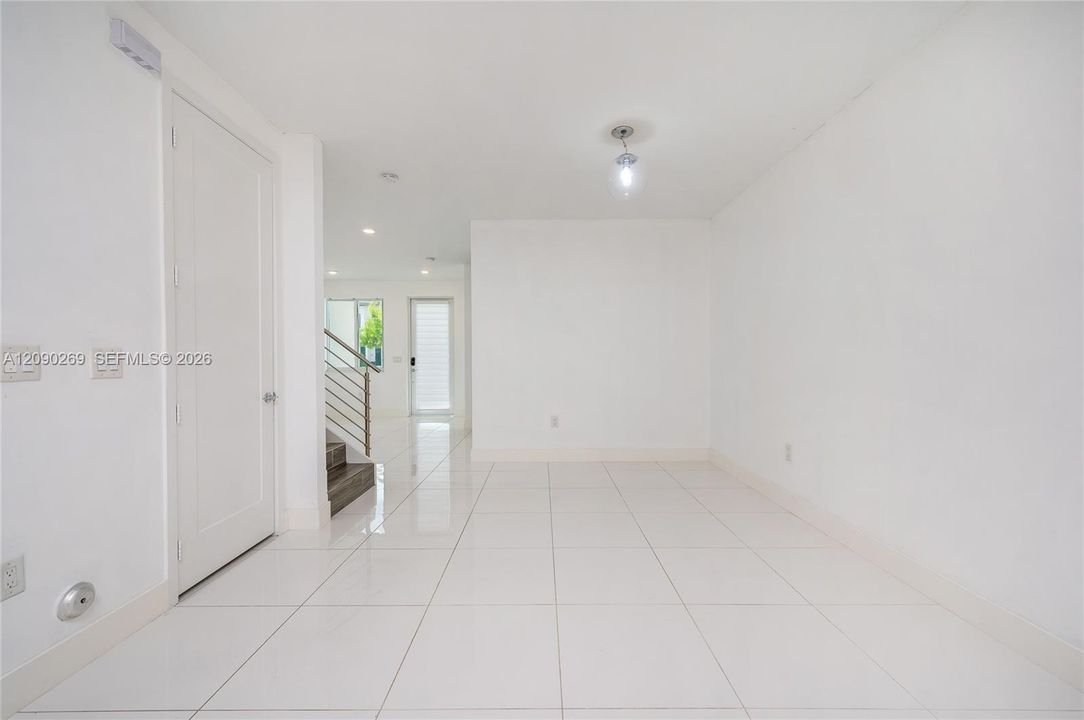 En Venta: $679,000 (4 camas, 3 baños, 1812 Pies cuadrados)