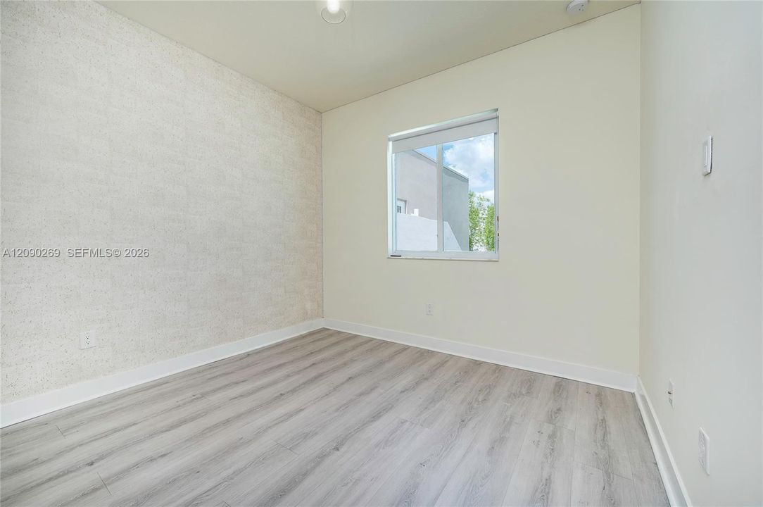 En Venta: $679,000 (4 camas, 3 baños, 1812 Pies cuadrados)
