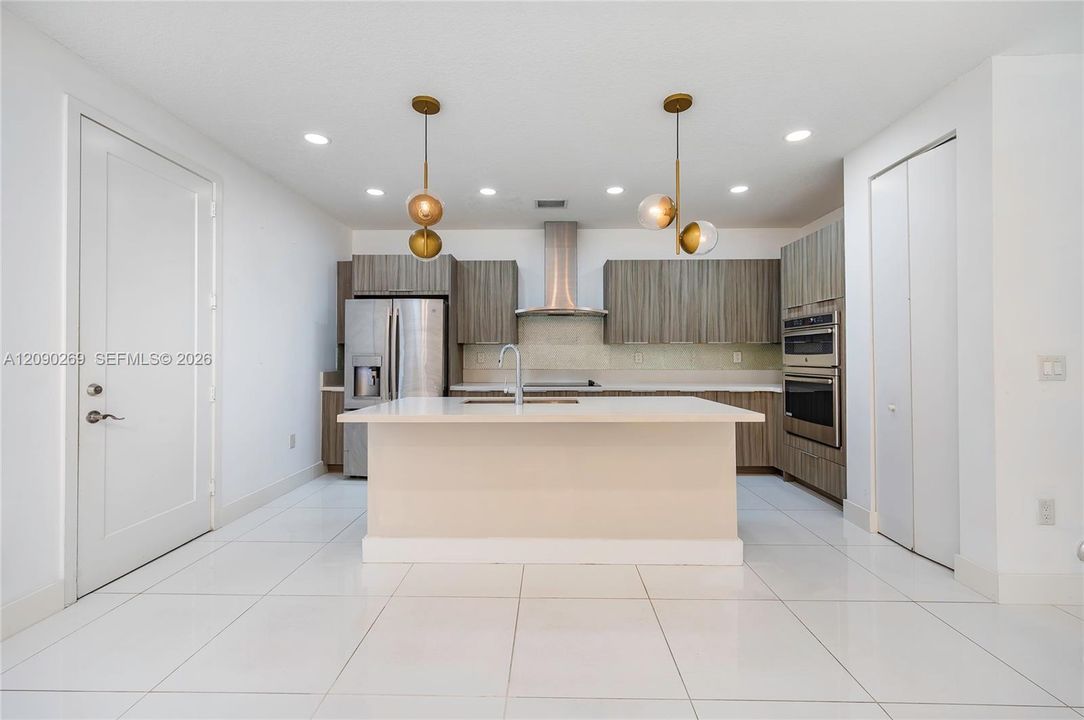 En Venta: $679,000 (4 camas, 3 baños, 1812 Pies cuadrados)