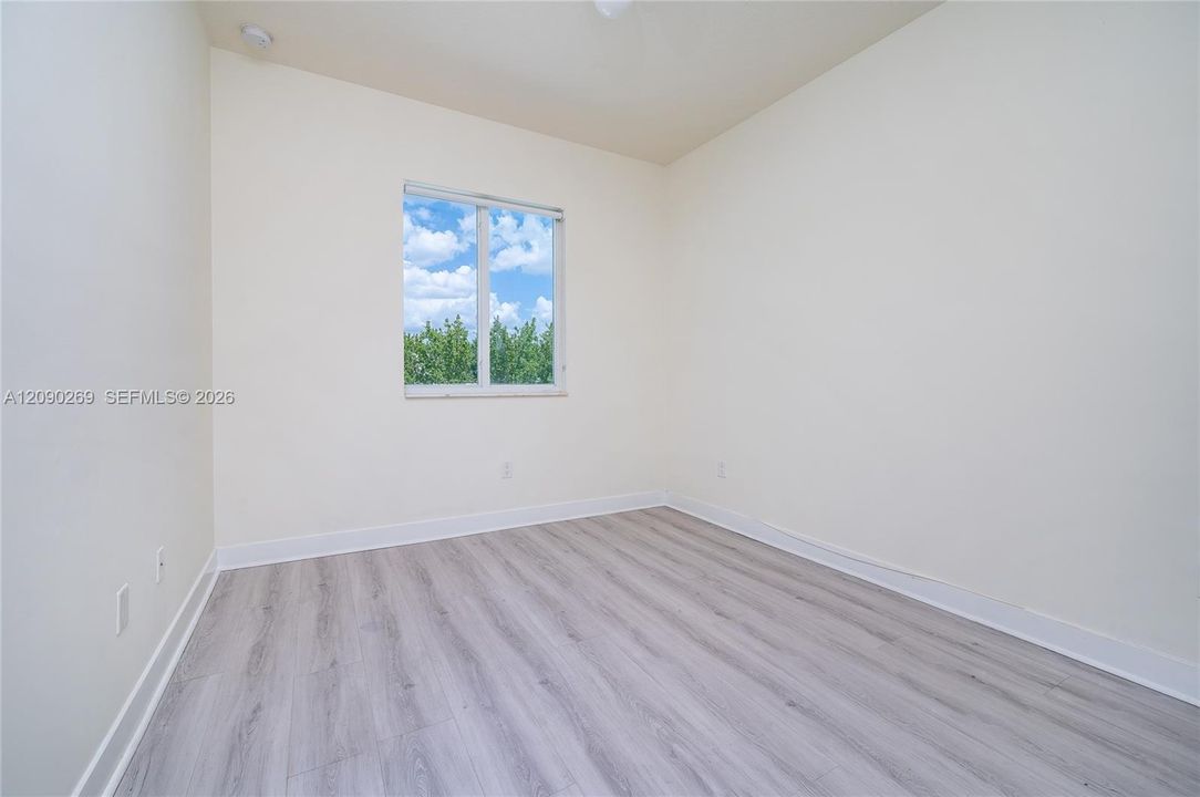 En Venta: $679,000 (4 camas, 3 baños, 1812 Pies cuadrados)