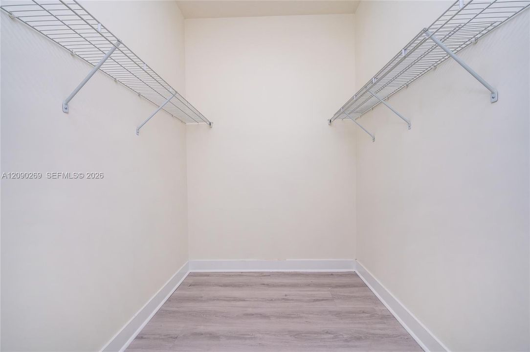En Venta: $679,000 (4 camas, 3 baños, 1812 Pies cuadrados)
