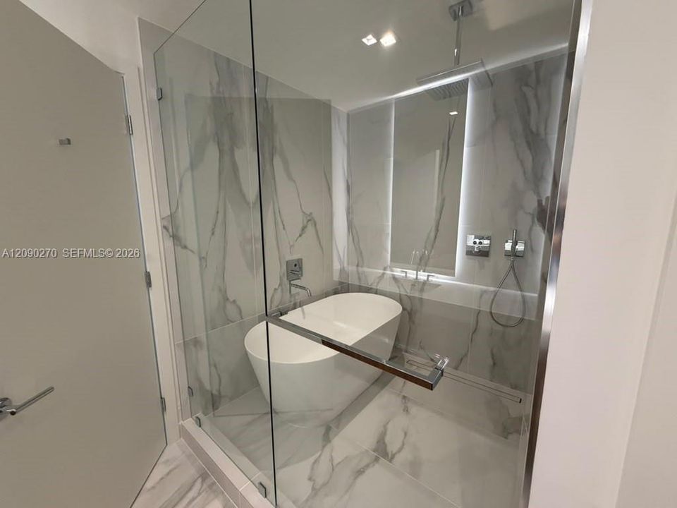 For Rent: $8,000 (2 beds, 3 baths, 1800 Square Feet)