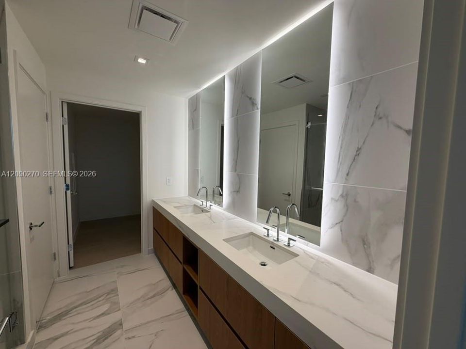For Rent: $8,000 (2 beds, 3 baths, 1800 Square Feet)