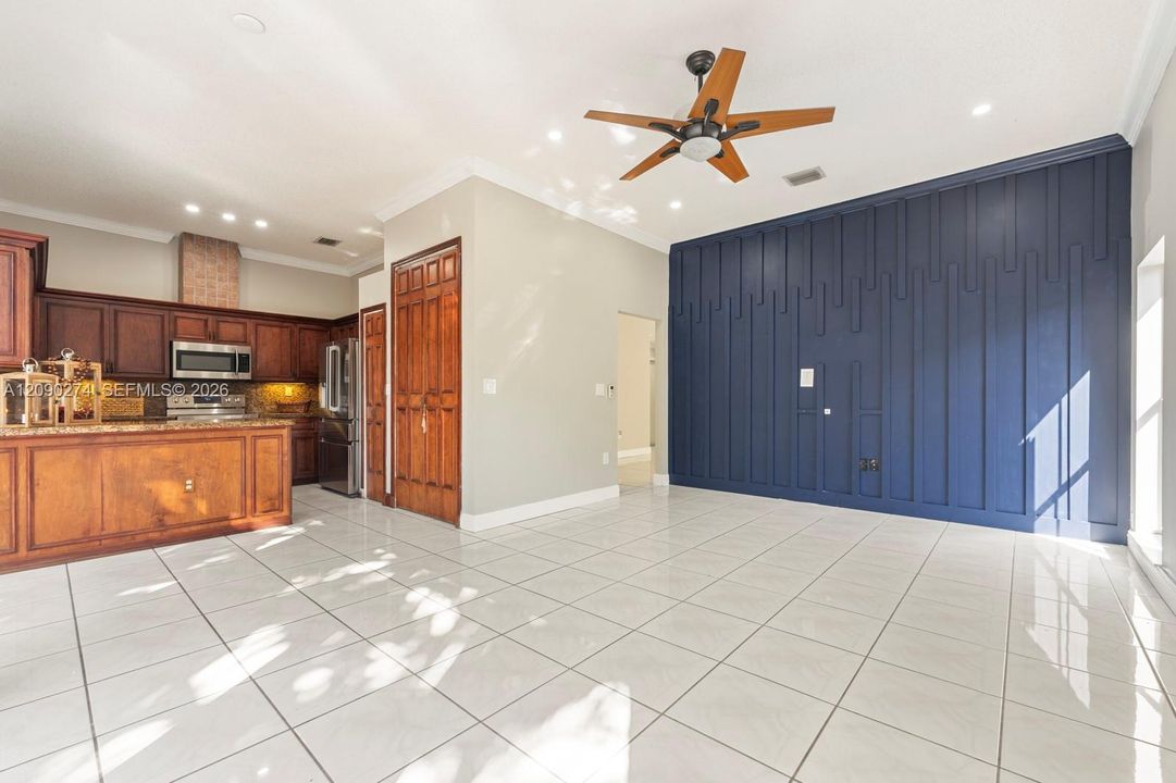En Venta: $669,000 (4 camas, 2 baños, 2063 Pies cuadrados)
