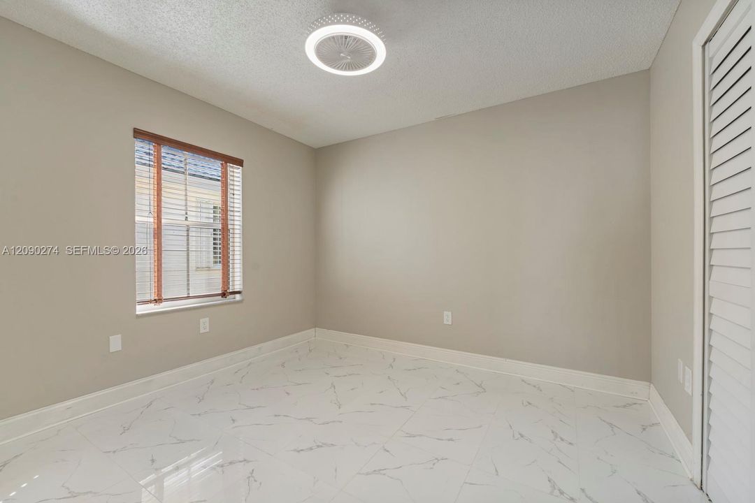 En Venta: $669,000 (4 camas, 2 baños, 2063 Pies cuadrados)