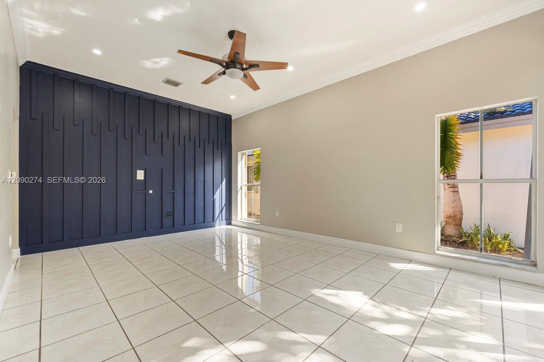En Venta: $669,000 (4 camas, 2 baños, 2063 Pies cuadrados)