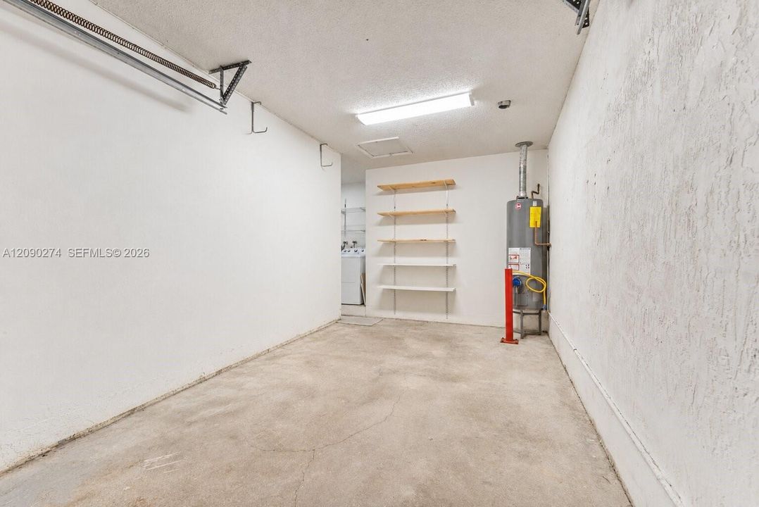 En Venta: $669,000 (4 camas, 2 baños, 2063 Pies cuadrados)