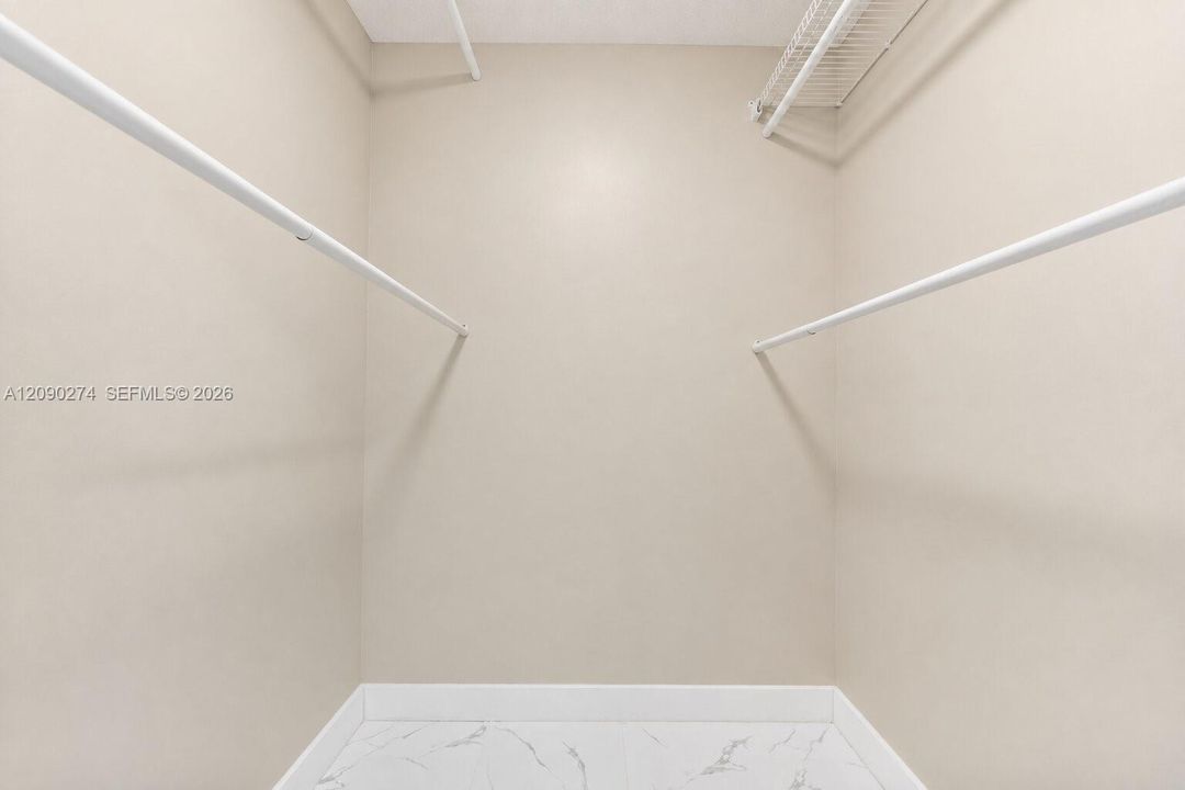 En Venta: $669,000 (4 camas, 2 baños, 2063 Pies cuadrados)