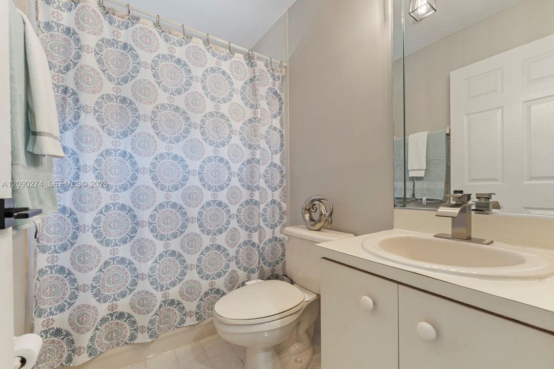 En Venta: $669,000 (4 camas, 2 baños, 2063 Pies cuadrados)