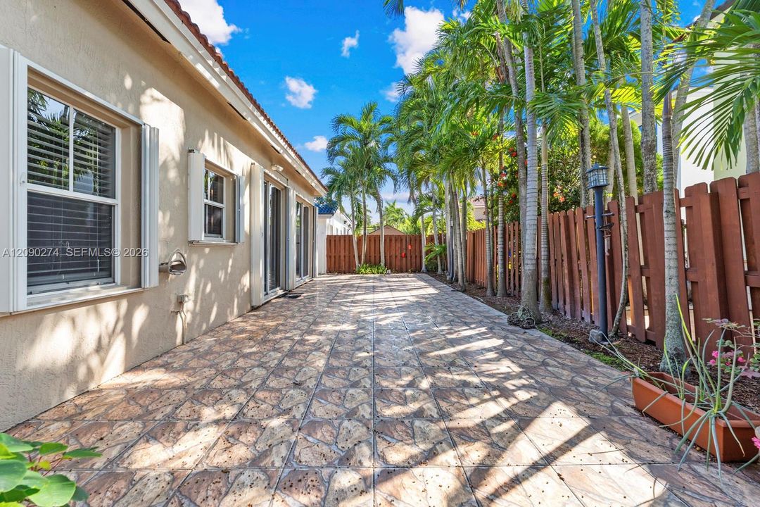 En Venta: $669,000 (4 camas, 2 baños, 2063 Pies cuadrados)