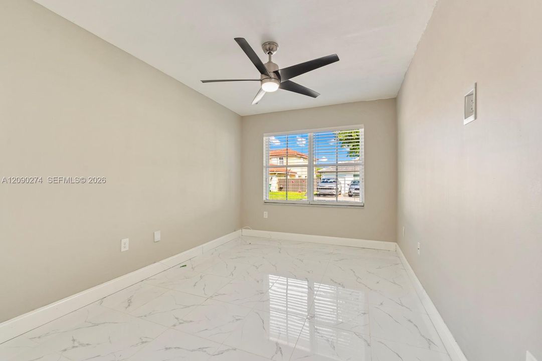 En Venta: $669,000 (4 camas, 2 baños, 2063 Pies cuadrados)