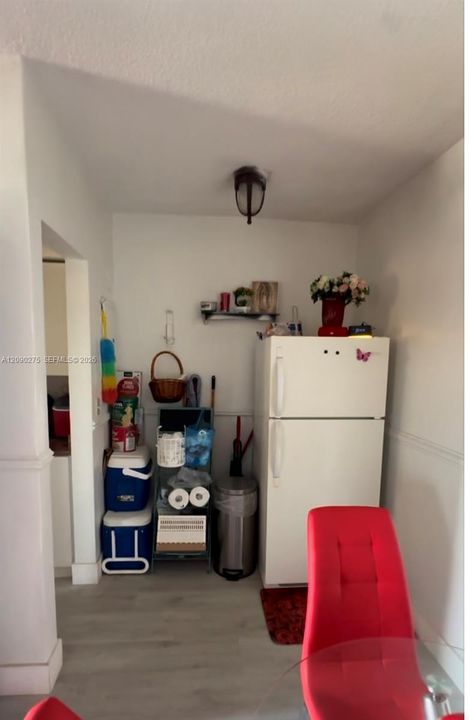 В аренду: $1,800 (2 спален, 1 ванн, 650 Квадратных фут)