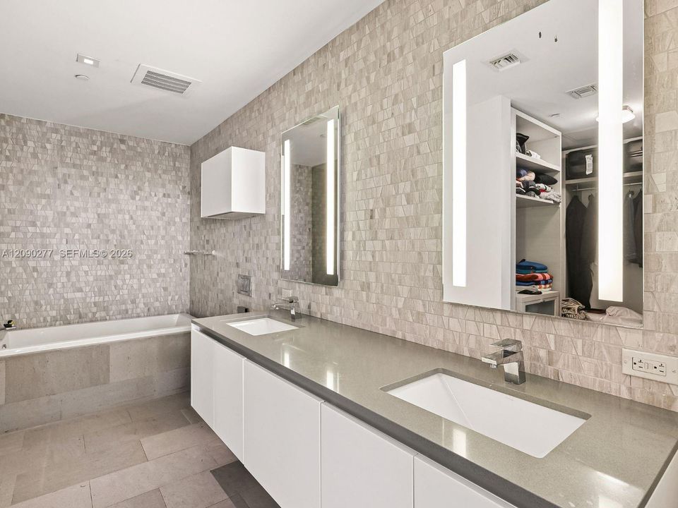 En Venta: $620,000 (1 camas, 1 baños, 887 Pies cuadrados)