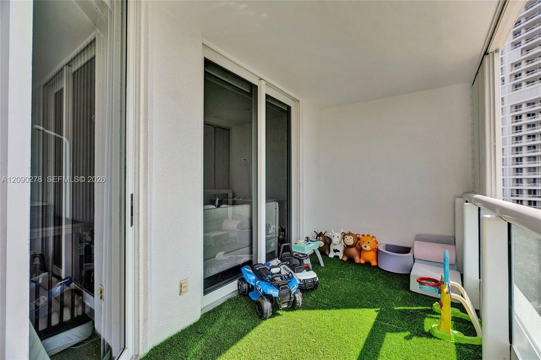 На продажу: $845,000 (2 спален, 2 ванн, 1696 Квадратных фут)