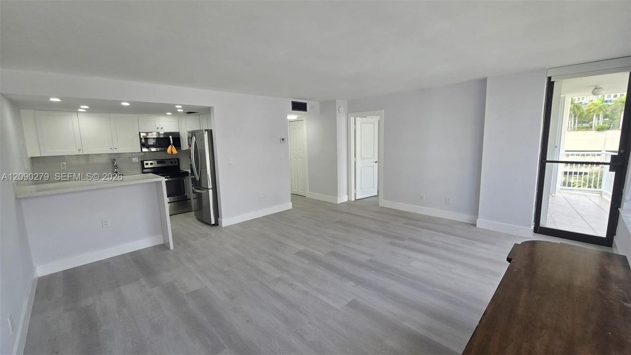 В аренду: $2,800 (1 спален, 1 ванн, 750 Квадратных фут)