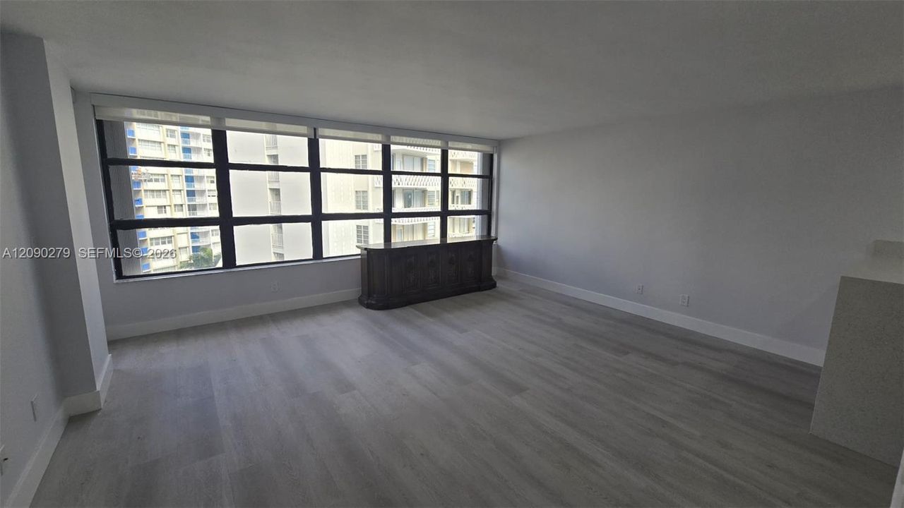 В аренду: $2,800 (1 спален, 1 ванн, 750 Квадратных фут)