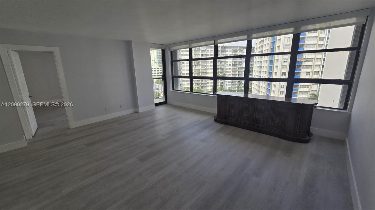 В аренду: $2,800 (1 спален, 1 ванн, 750 Квадратных фут)