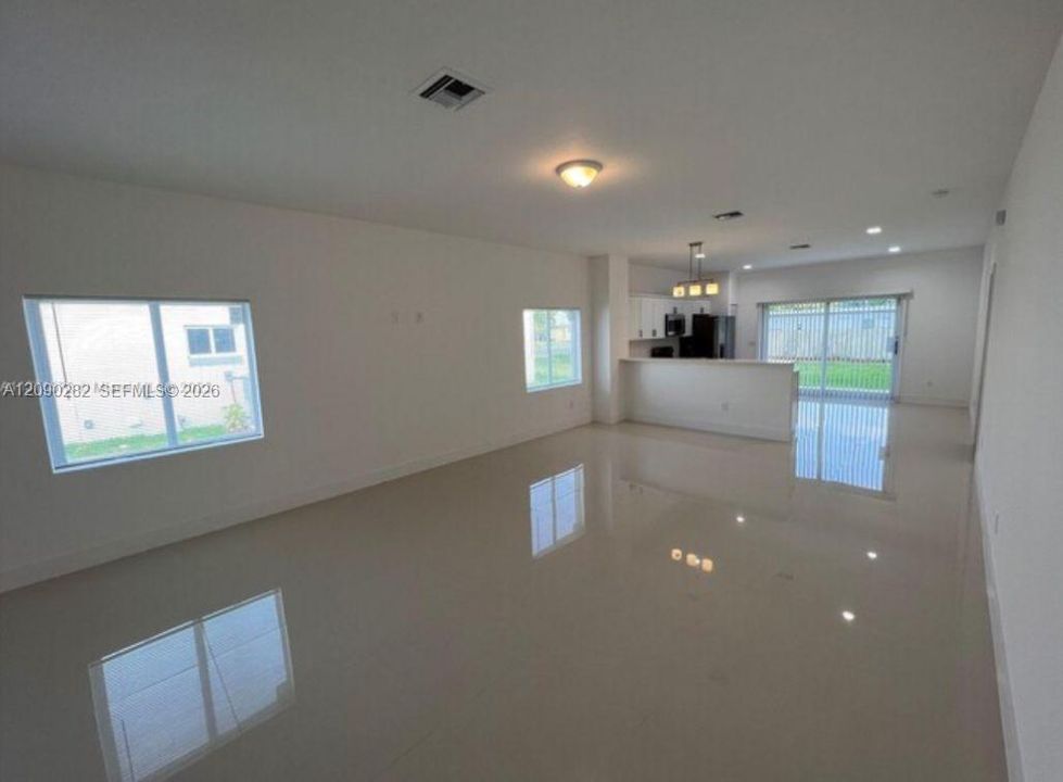For Rent: $4,300 (3 beds, 2 baths, 1496 Square Feet)