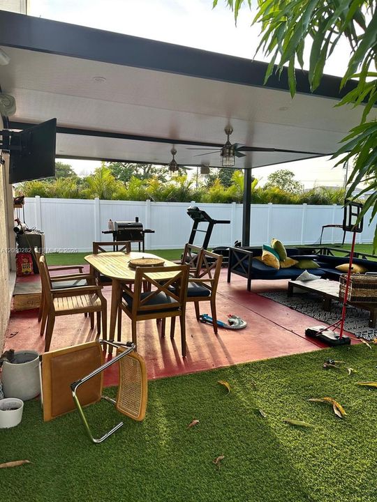 For Rent: $4,300 (3 beds, 2 baths, 1496 Square Feet)