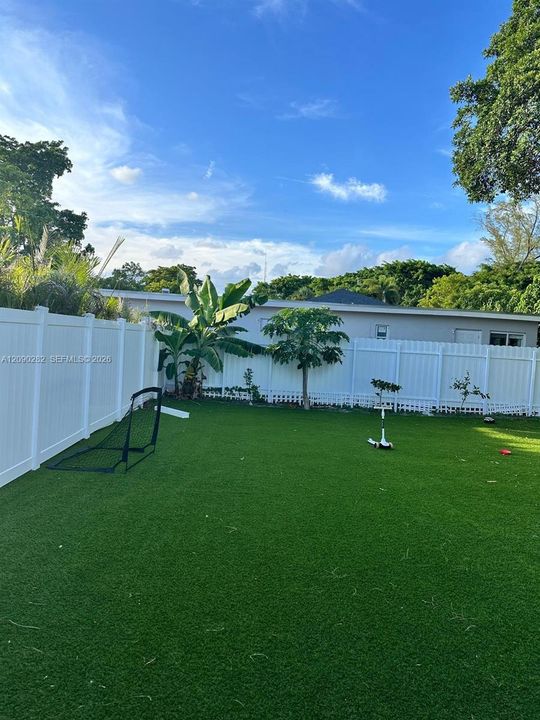 For Rent: $4,300 (3 beds, 2 baths, 1496 Square Feet)