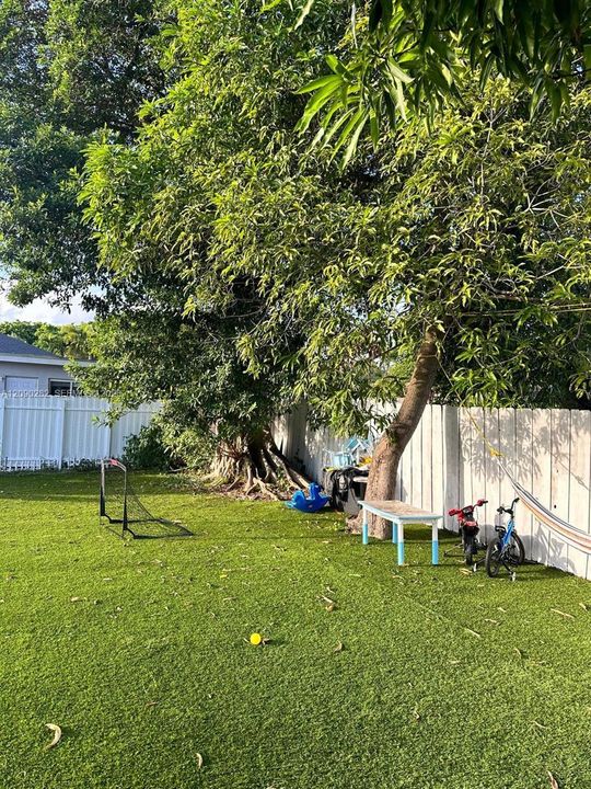 For Rent: $4,300 (3 beds, 2 baths, 1496 Square Feet)
