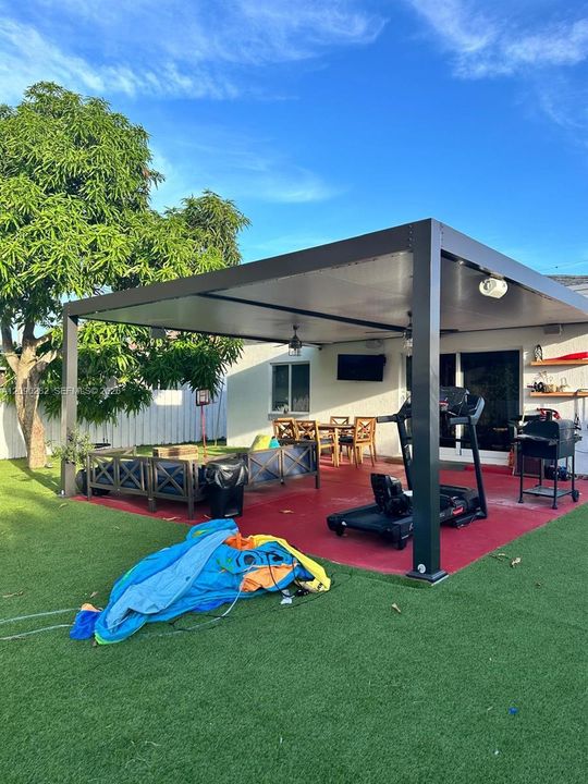 For Rent: $4,300 (3 beds, 2 baths, 1496 Square Feet)