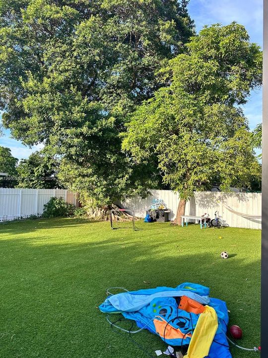 For Rent: $4,300 (3 beds, 2 baths, 1496 Square Feet)