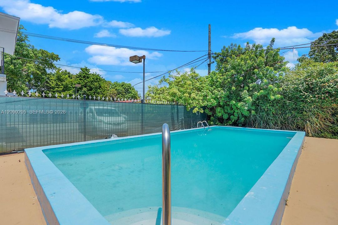 For Rent: $1,700 (0 beds, 1 baths, 400 Square Feet)