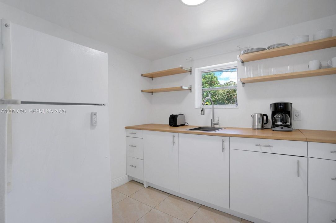 For Rent: $1,700 (0 beds, 1 baths, 400 Square Feet)