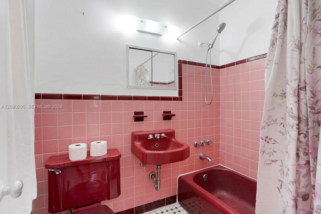 For Rent: $1,700 (0 beds, 1 baths, 400 Square Feet)