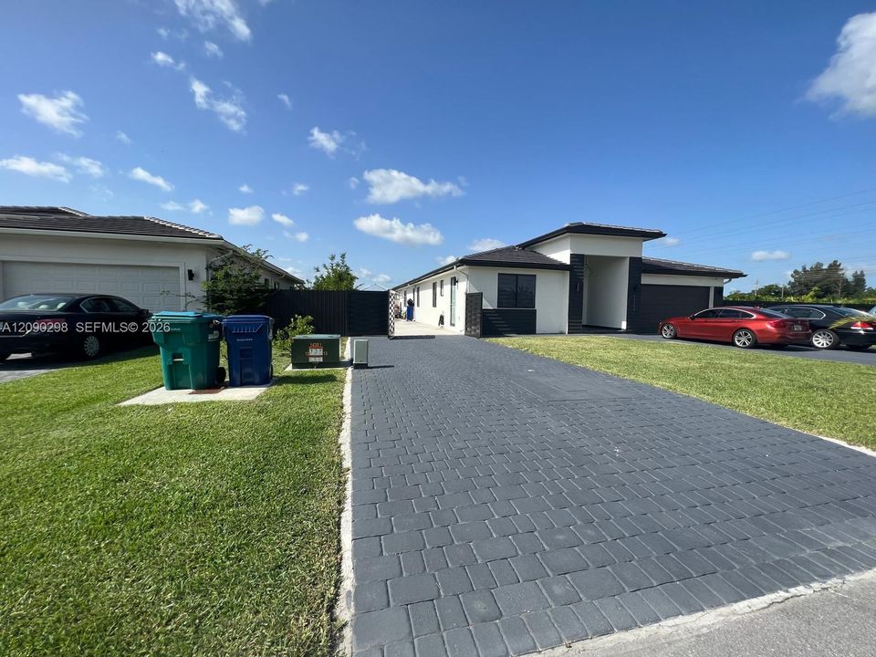 For Sale: $990,000 (5 beds, 3 baths, 2070 Square Feet)
