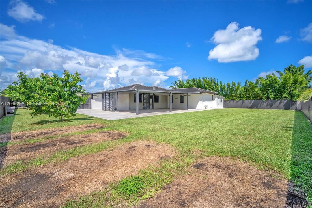 For Sale: $990,000 (5 beds, 3 baths, 2070 Square Feet)