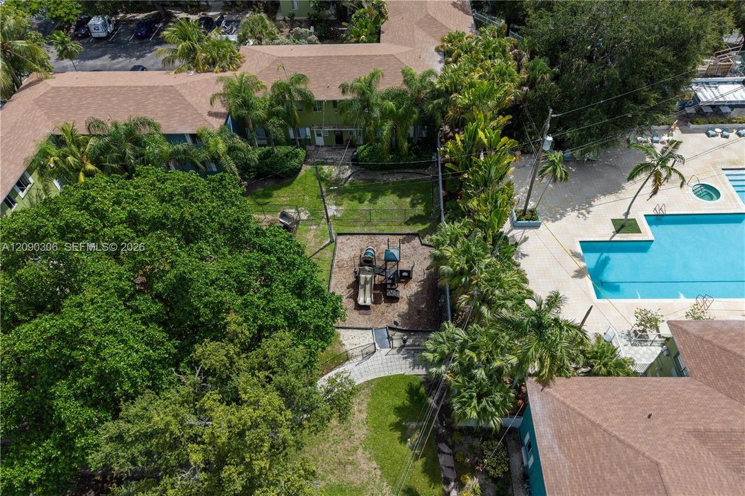 For Rent: $2,200 (2 beds, 1 baths, 900 Square Feet)