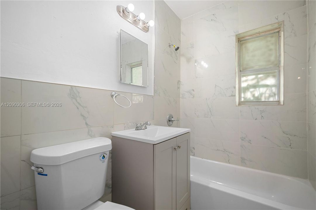 For Rent: $2,200 (2 beds, 1 baths, 900 Square Feet)