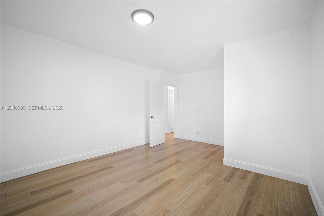 For Rent: $2,200 (2 beds, 1 baths, 900 Square Feet)