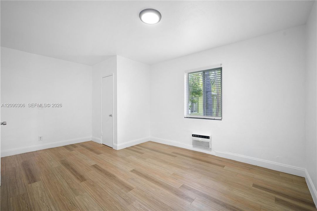 For Rent: $2,200 (2 beds, 1 baths, 900 Square Feet)
