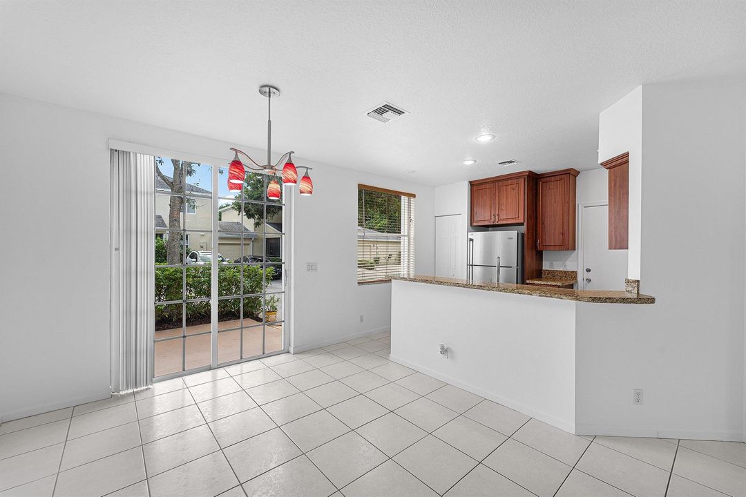 017-11031PeriwinkleLane-Tamarac-FL-33321