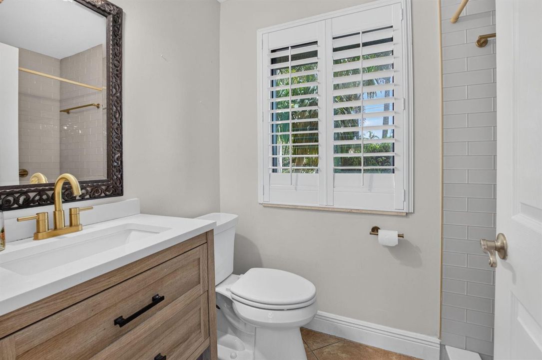 Ensuite Bath 3