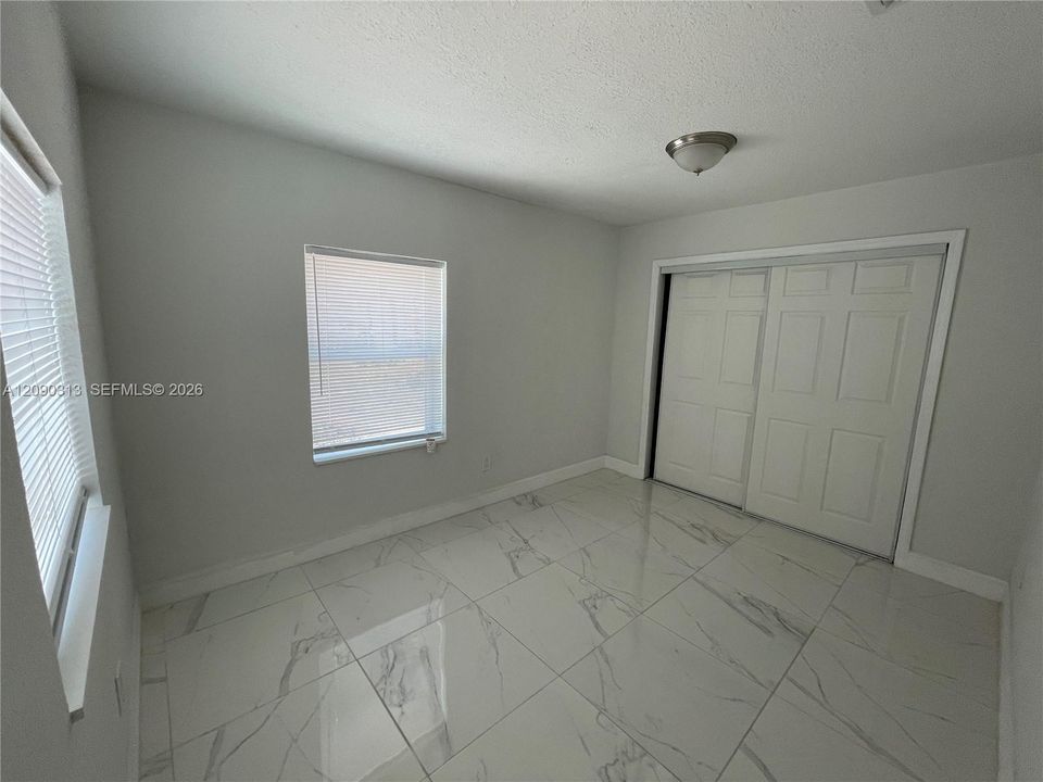 For Rent: $2,385 (2 beds, 1 baths, 1870 Square Feet)