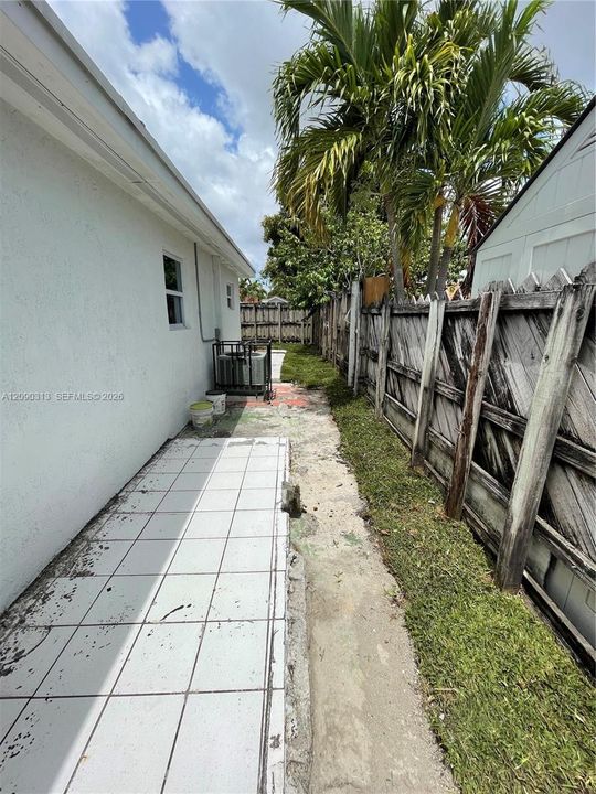 For Rent: $2,385 (2 beds, 1 baths, 1870 Square Feet)