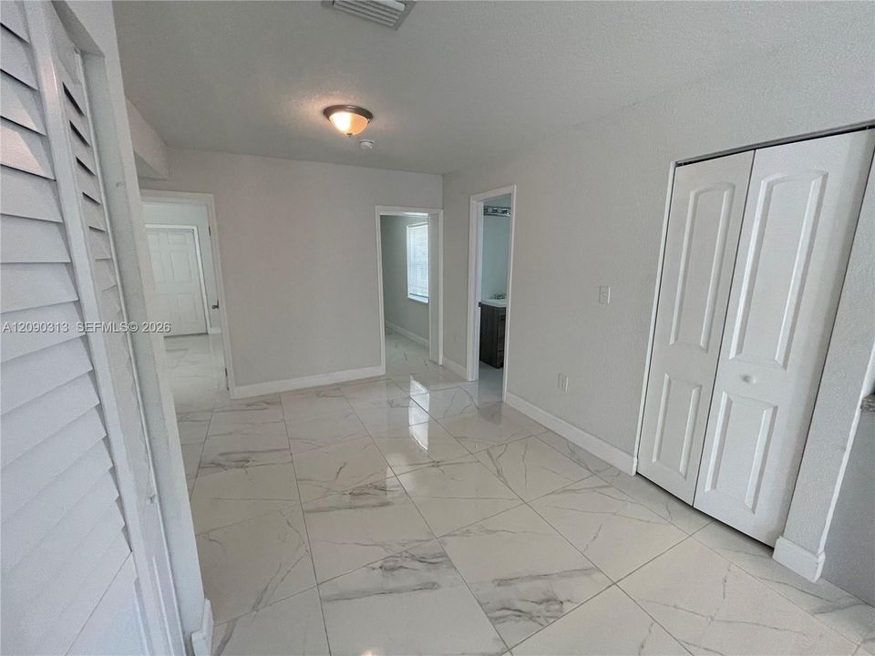 For Rent: $2,385 (2 beds, 1 baths, 1870 Square Feet)