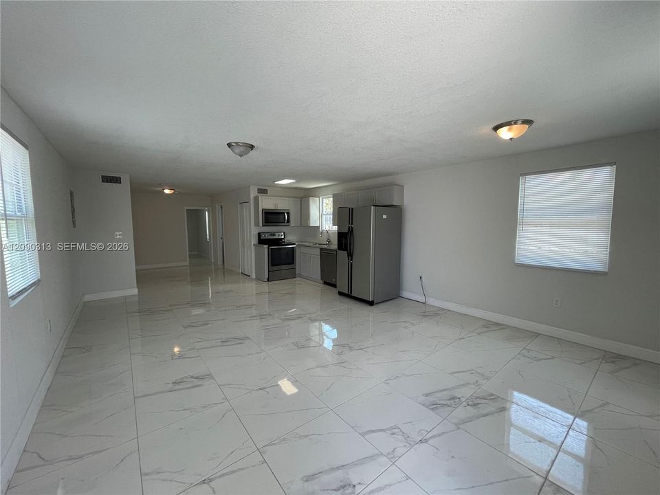 For Rent: $2,385 (2 beds, 1 baths, 1870 Square Feet)