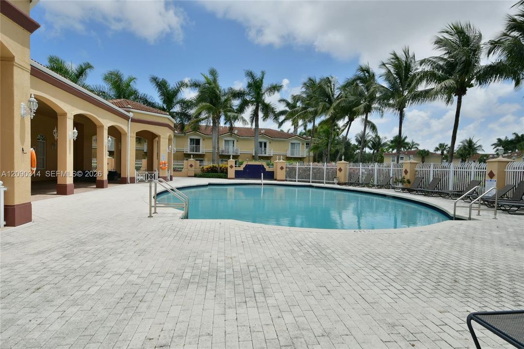 For Rent: $3,000 (3 beds, 2 baths, 1235 Square Feet)