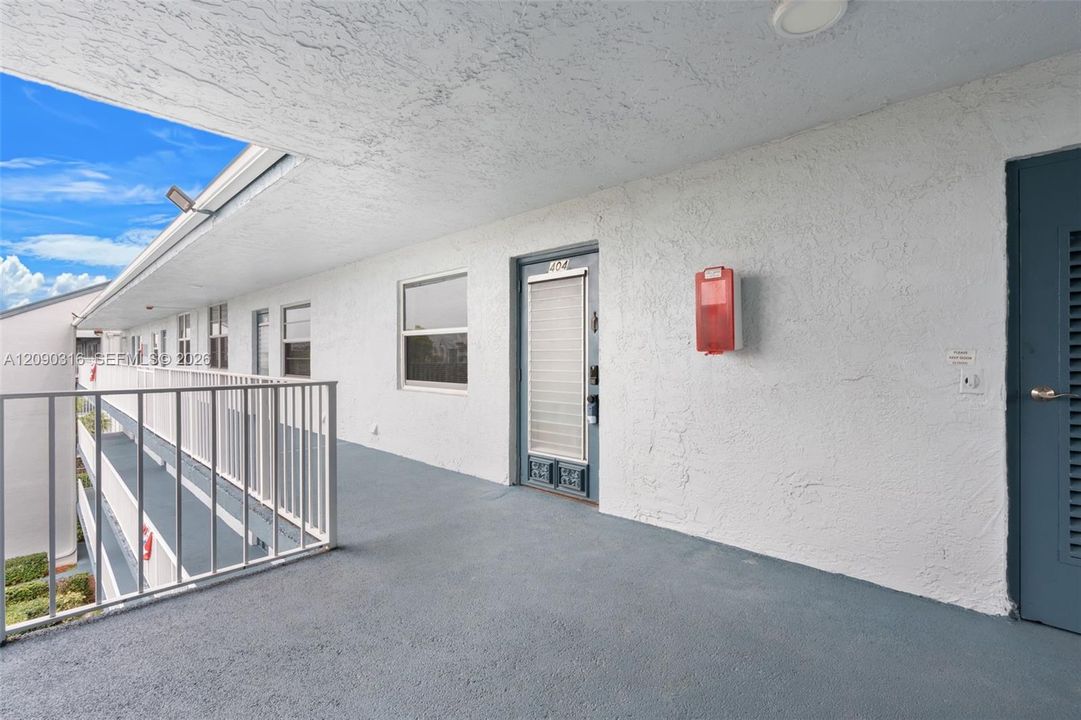 ENTRY TO UNIT FROM ELEVATOR