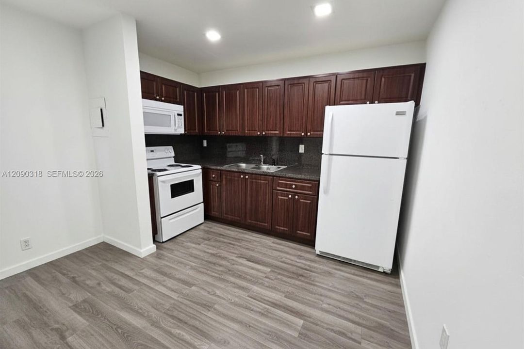 For Rent: $1,850 (1 beds, 1 baths, 700 Square Feet)