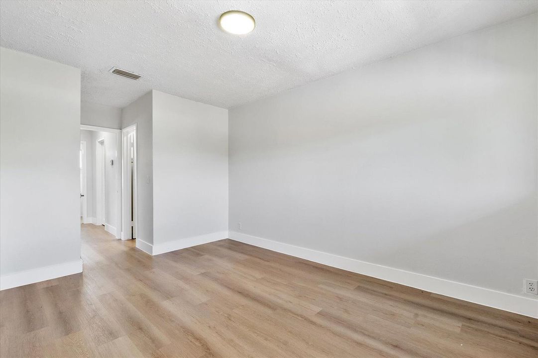 23-720 NE 7th St_023
